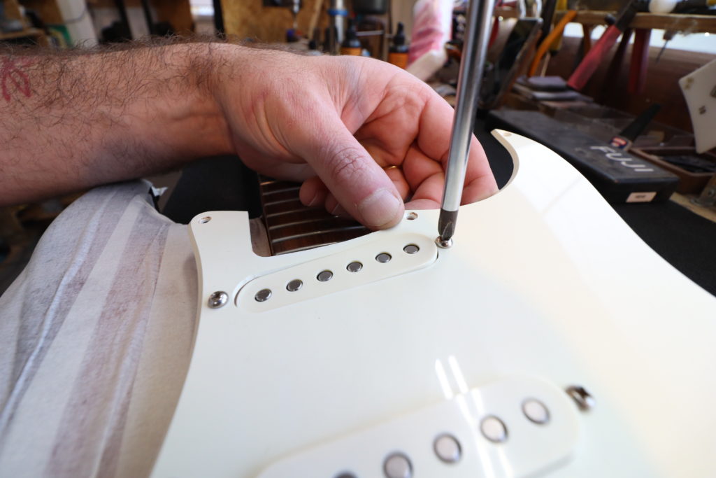 How to install and replace single coil pickups on a Stratocaster Coils Boutique